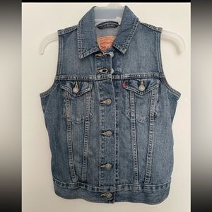 Levi’s Denim Vest Sleeveless Button Front Women’s Size: Small